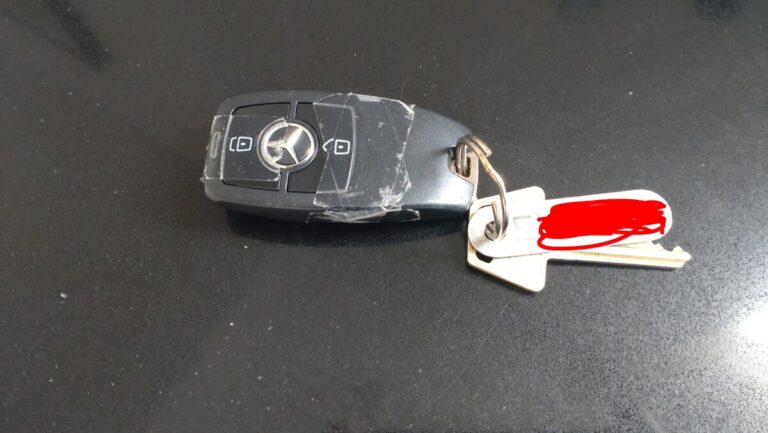 Mercedes nøgle med alm. nøgle